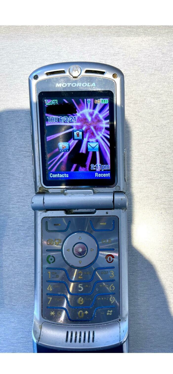 Un cliente mío finalmente decidió actualizarse... Motorola Razr, comprado en noviembre de 2006