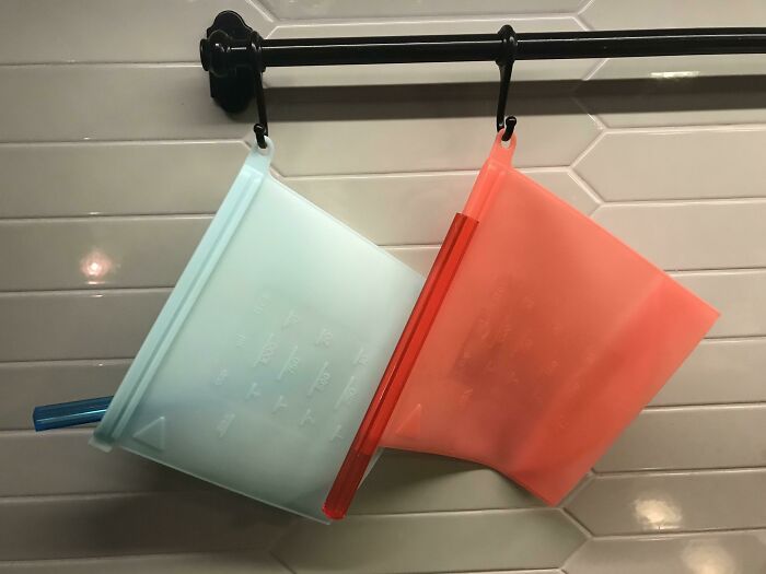 Compré un juego de bolsas resellables de silicona hace 4 años y las uso a diario y siguen en perfecto estado. ¡No he tirado ni una sola en todo este tiempo!