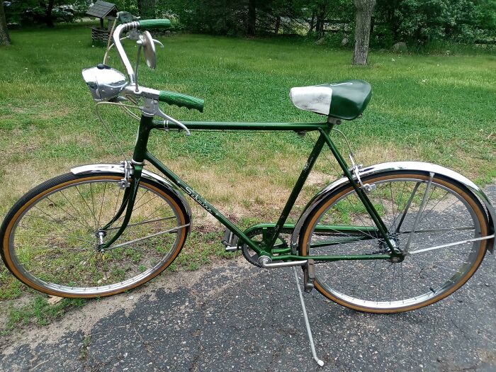 Acabo de terminar de detallar la Schwinn Racer de 1971 de mi abuelo. ¡Estas bicicletas se construyeron para toda la vida, eso está claro!