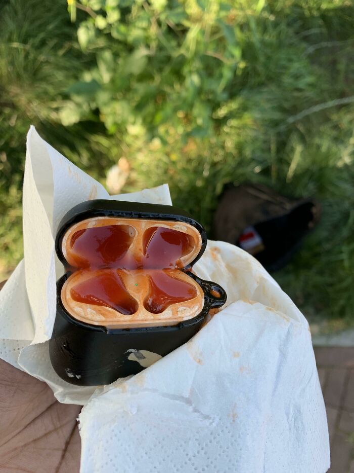 La botella de salsa agridulce explotó en mi bolsa