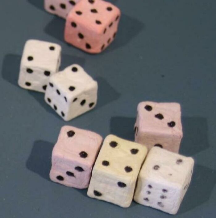Dados de papel higiénico