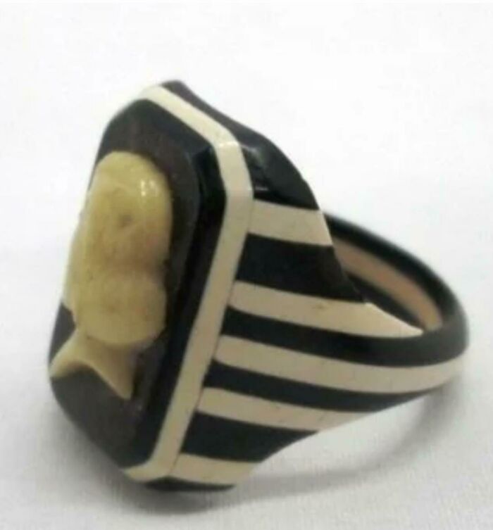 Anillo de celuloide de baquelita hecho en la prisión, regalado a un guardia de la prisión, años 30 de la Segunda Guerra Mundial