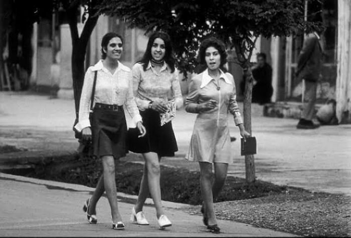 1972: 3 mujeres en las calles de Kabul, Afganistán