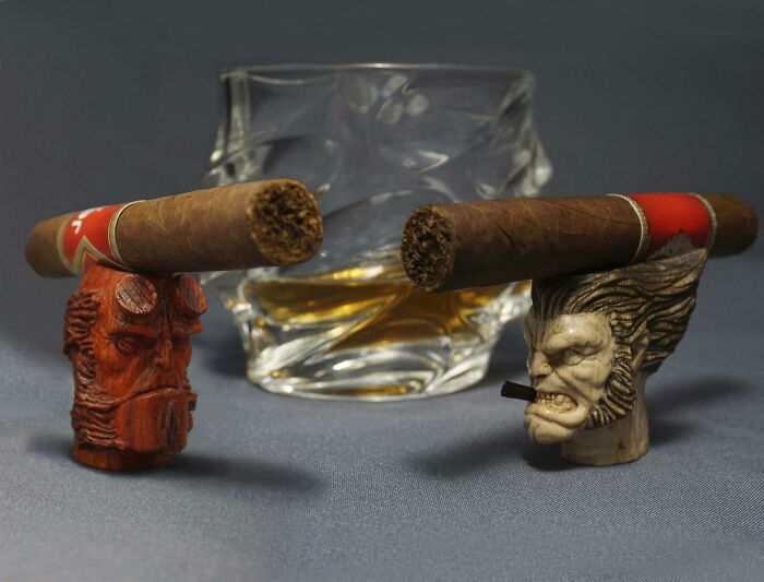 Tallé estos sostenedores de puros de Hellboy y Wolverine en madera de Padauk y de carpe
