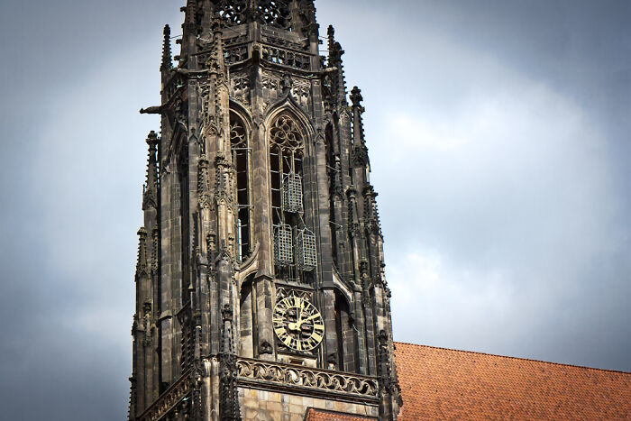 Estas tres jaulas, que se utilizaron para mantener los restos desmembrados de los líderes religiosos opuestos en la región en 1536, todavía cuelgan en la Catedral de San Lamberto en Münster, Alemania