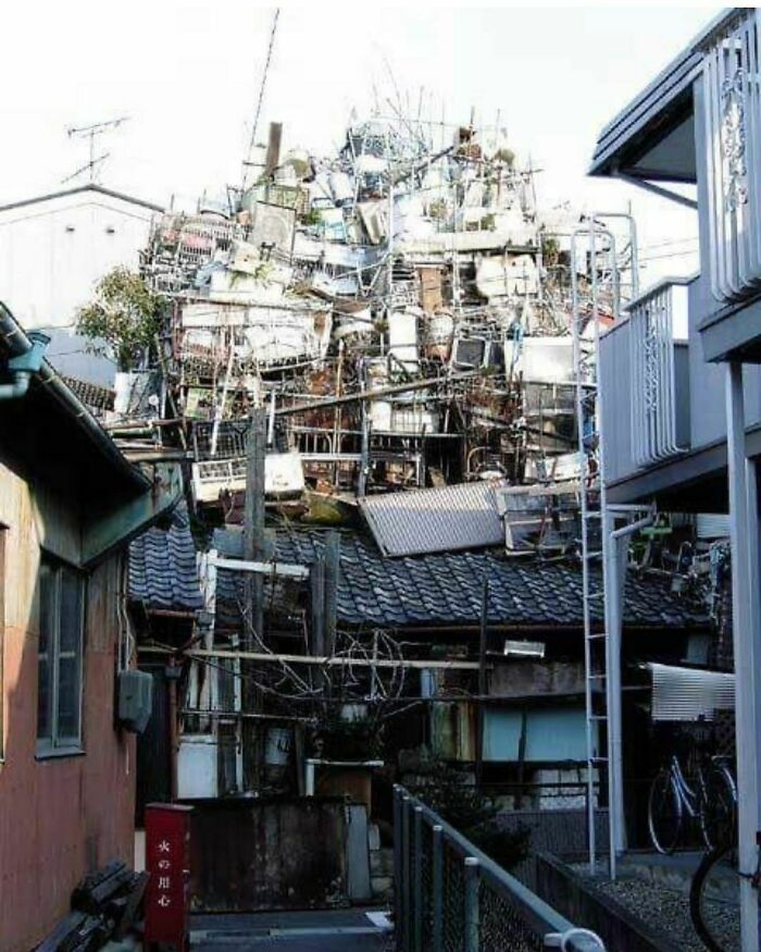 La única foto que existe de esta casa de un acumulador, que se demolió alrededor de 2007, en Nagoya, Japón