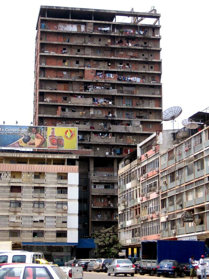 “Barrio pobre vertical” en Luanda, Angola