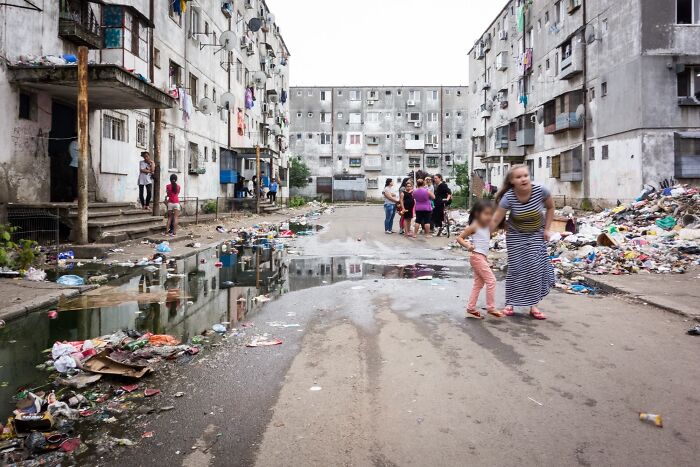 Ferentari, la zona más pobre de Bucarest, Rumania. La mayoría de los departamentos están ocupados ilegalmente y no tienen electricidad. Es difícil creer que esto ocurre en la Unión Europea