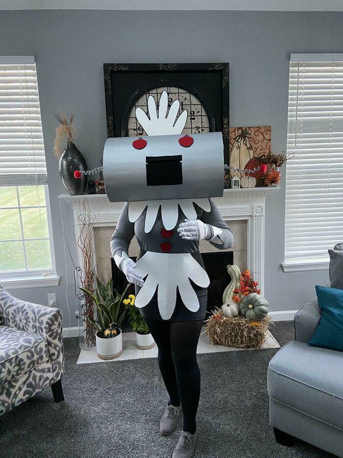 Rosey, el robot de los Jetsons. Disfraz hecho a mano por mi compañera de piso