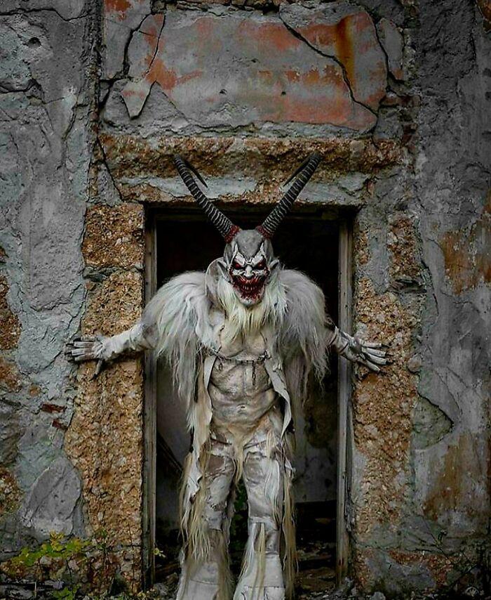 Un Krampus al día mantiene la Navidad alejada