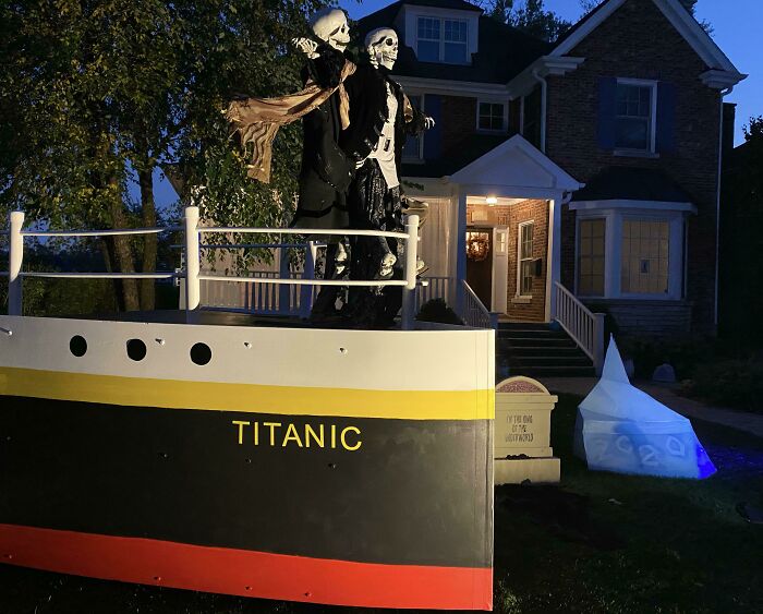 He construido mi primer barco para Halloween