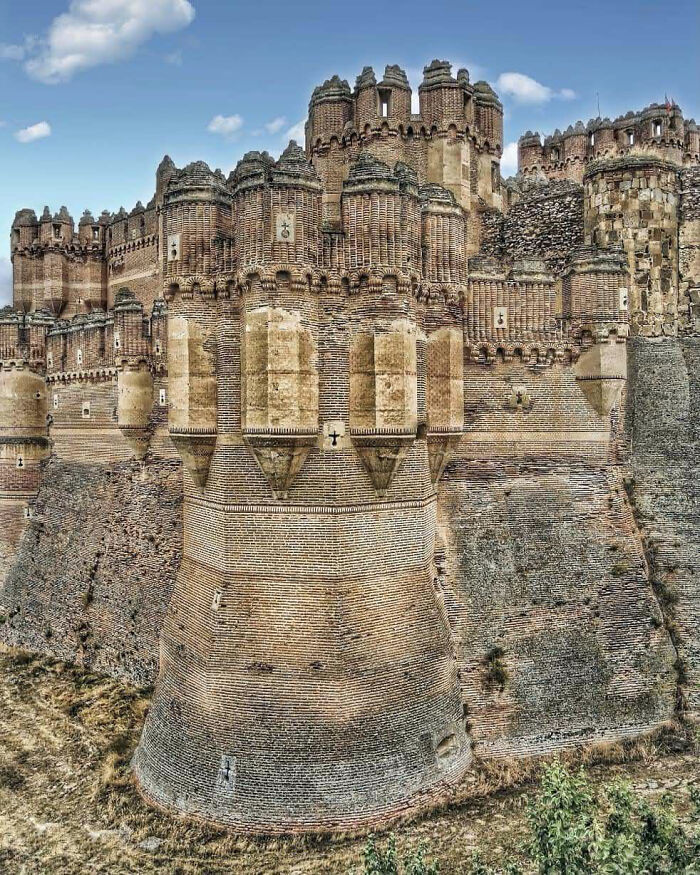 Castillo de Coca del siglo XV en el centro de España