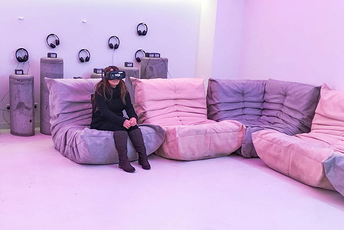 "White Mirror": 20 personas de este grupo online crean historias para "Black Mirror" que no son terroríficas ni deprimentes