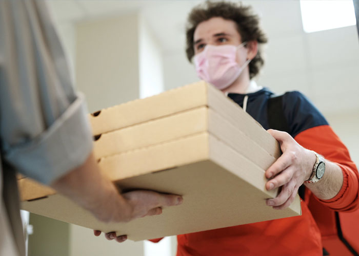 19 Cosas muy extrañas y salvajes que vieron los repartidores de comida en su trabajo
