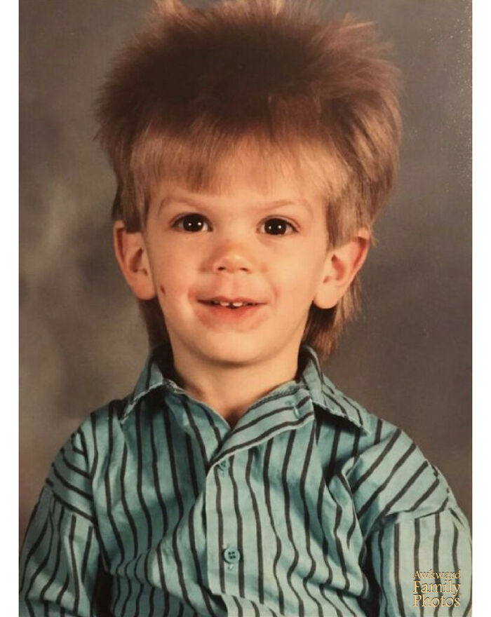El peinado de estrella de rock de mi amigo Mike cuando tenía dos años en 1989 en Fairbanks, Alaska. Creo que es una de las mejores fotos del mundo