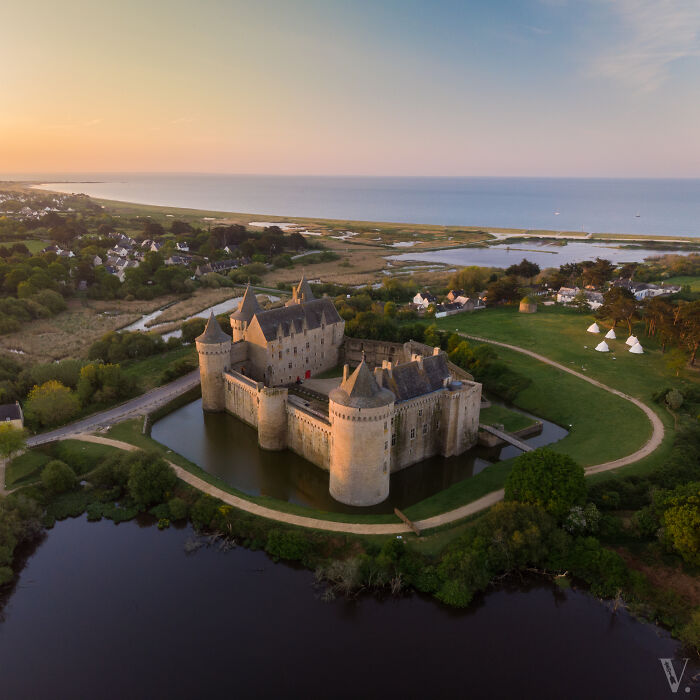 El castillo de Suscinio, en Bretaña, tiene una impresionante vista del océano Atlántico