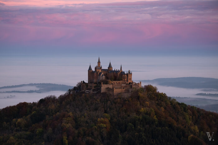 El castillo de Hohenzollern en una mañana de otoño. ¿Cómo puede ser esto real?