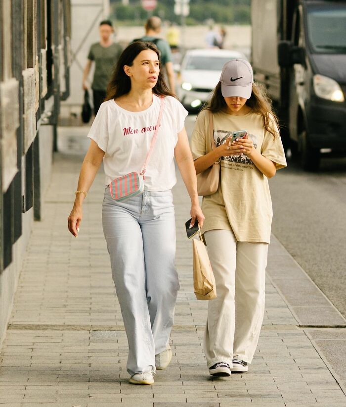 Russian Photographer Captures The Urban Street Style Of Moscow City (30 Pics)