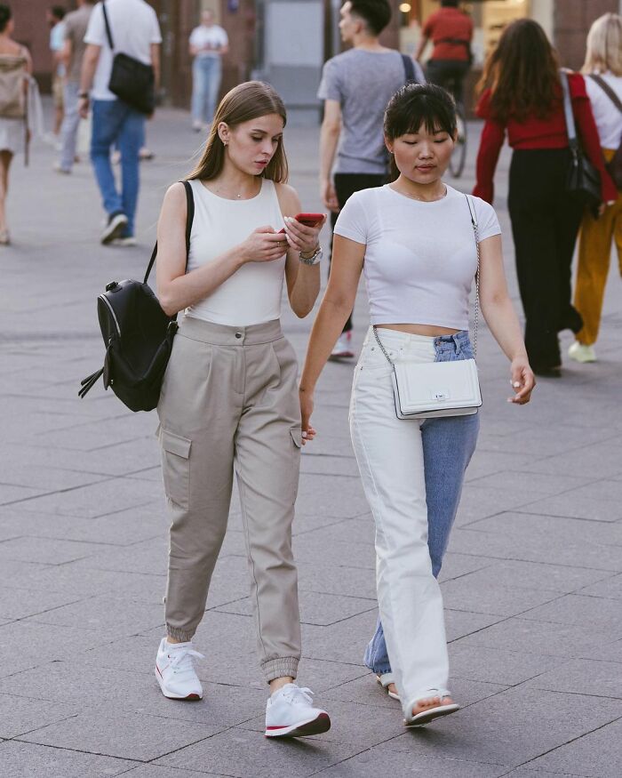 Russian Photographer Captures The Urban Street Style Of Moscow City (30 Pics)