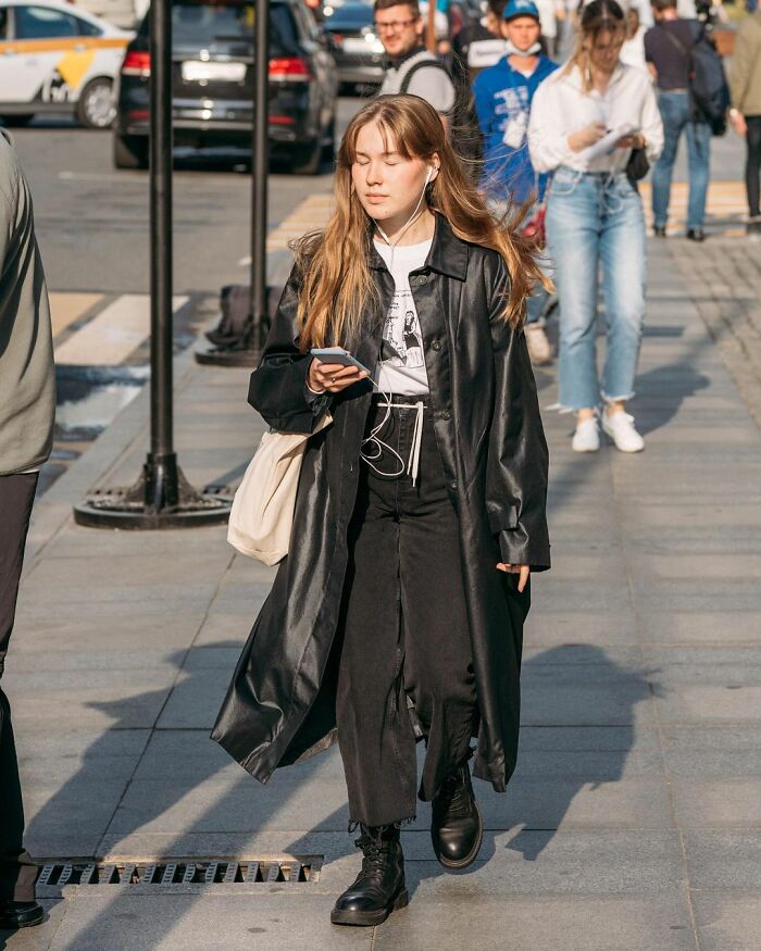 Russian Photographer Captures The Urban Street Style Of Moscow City (30 Pics)