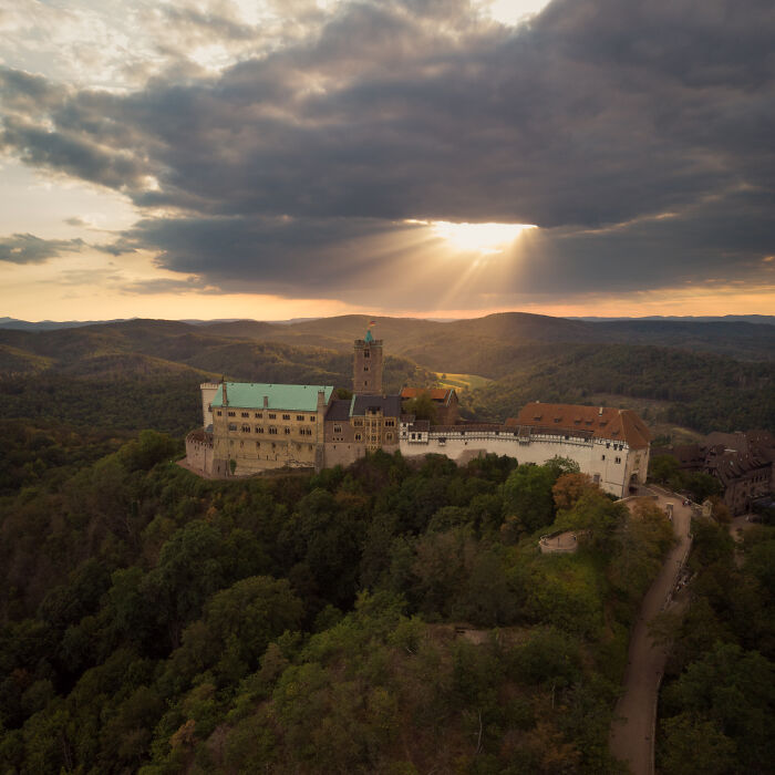 El Wartburg, en Alemania, con un bonito reflector encima
