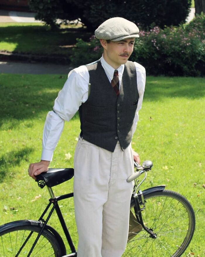 Engaged Young Couple Lives Like It's The 1930s With Vintage Clothes, Home, Tools, And A Car (30 Pics)