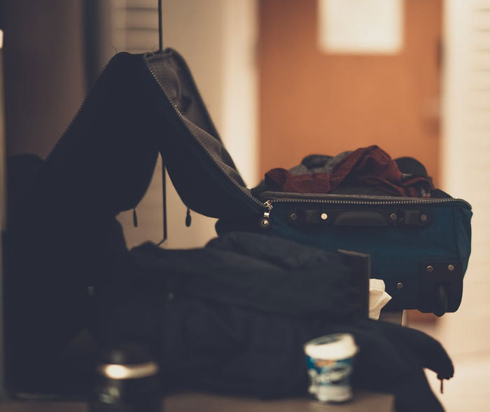 “Él me suplicó, pero le dije que no”: esta mujer preguntó si se equivocó luego de que su esposo perdiera su vuelo porque ella no empacó su maleta