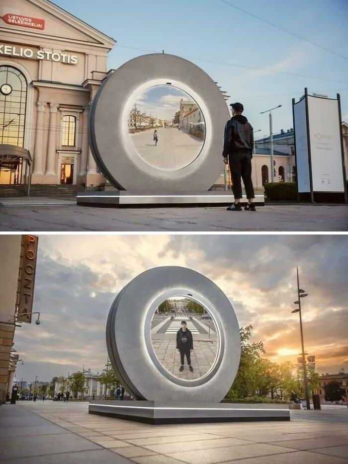 Vilnius ha puesto una estatua que es un "portal" a la ciudad de Lublin el Polonia. Ambos lados se ven a tiempo real