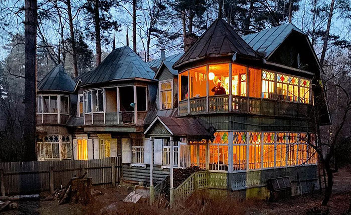 30 Old Dachas That Look Like Pictures From A Fairytale Captured By This Russian Photographer