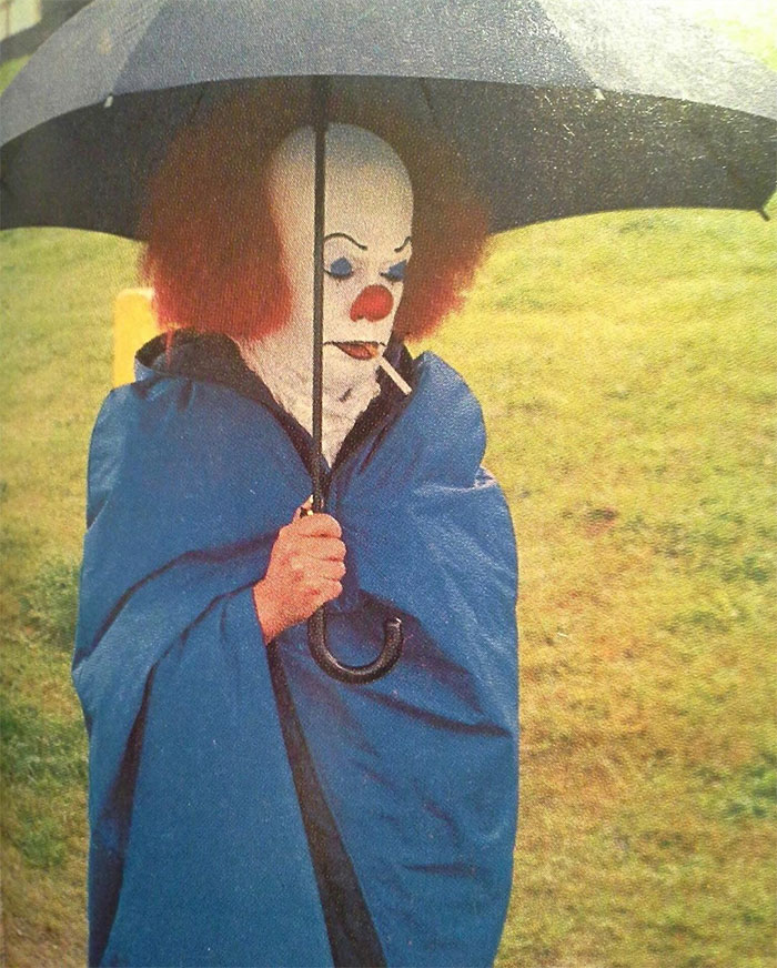 Tim Curry en el set de 