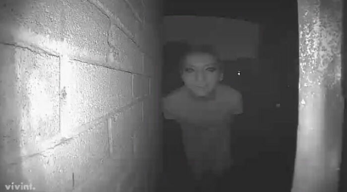 Recibí una notificación de mi aplicación de casa inteligente en medio de la noche diciendo "Su timbre detectó un visitante"