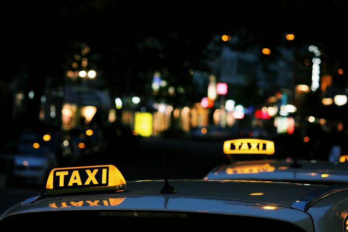 15 Historias locas compartidas por taxistas y conductores de Uber que supuestamente no deberían haber escuchado mientras trabajaban