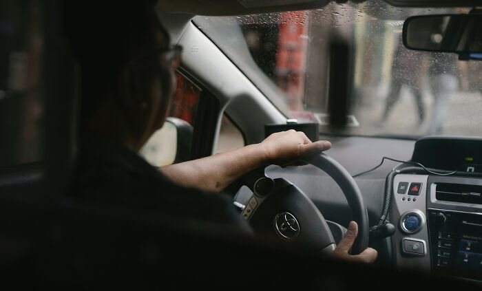 15 Historias locas compartidas por taxistas y conductores de Uber que supuestamente no deberían haber escuchado mientras trabajaban