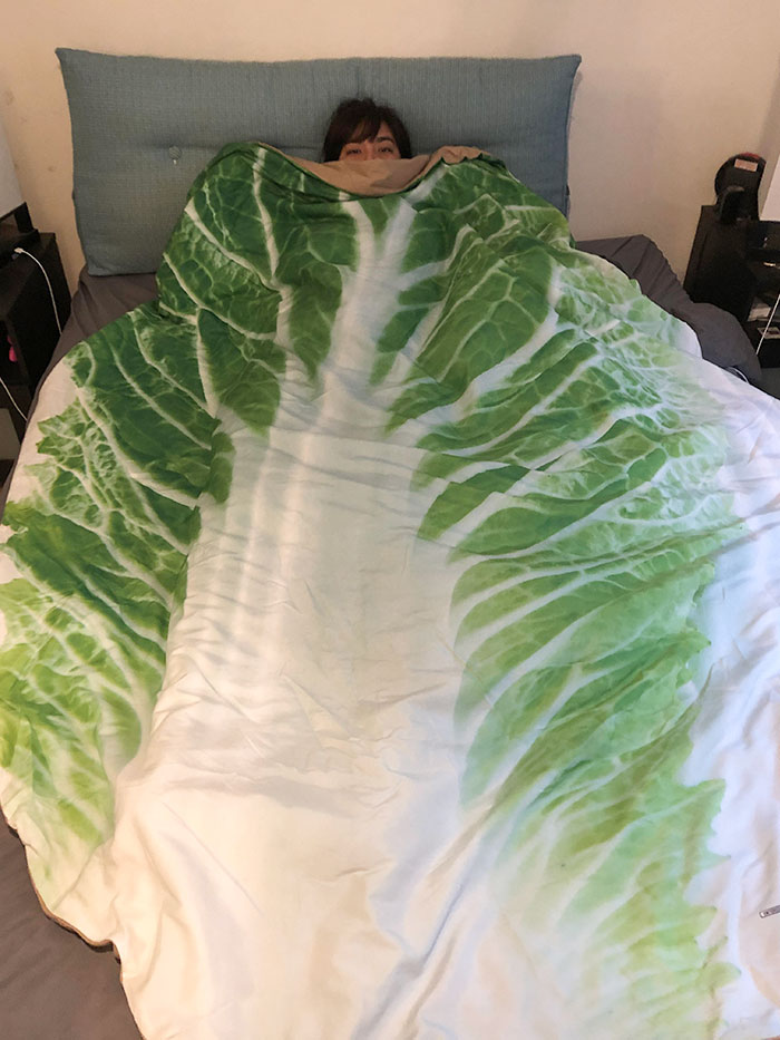 Mi hermana viene de visita por Navidad. He preparado algo de ropa de cama para la habitación de invitados
