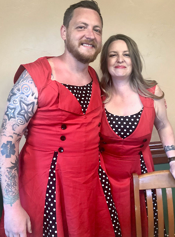 Le dije a mi hermana que si se graduaba con honores llevaría un vestido a juego a su graduación