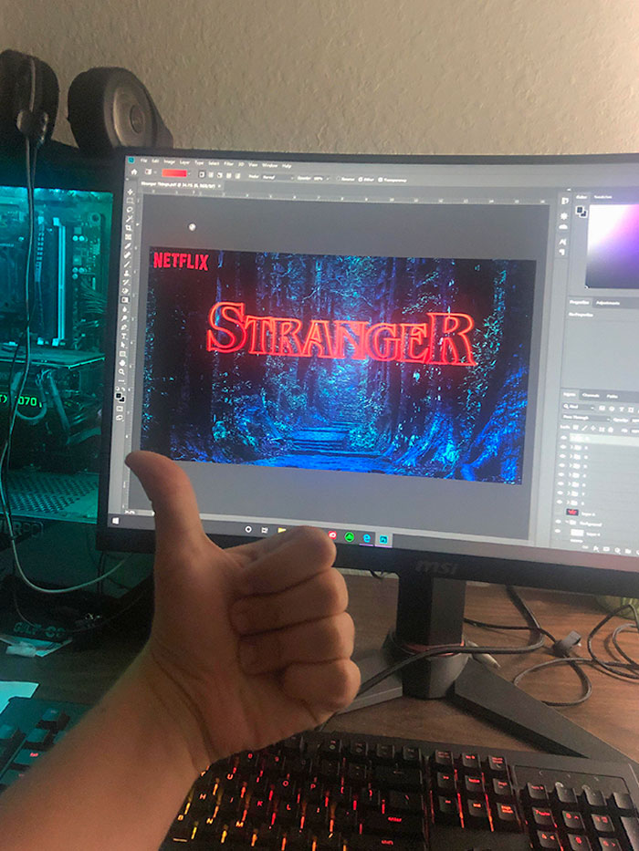 Voy a gastarle una broma a mi hermana haciendo un anuncio falso de Stranger Things 4. En lugar de enlazar con un tráiler, enlazará con un Rickroll. Ya casi he terminado