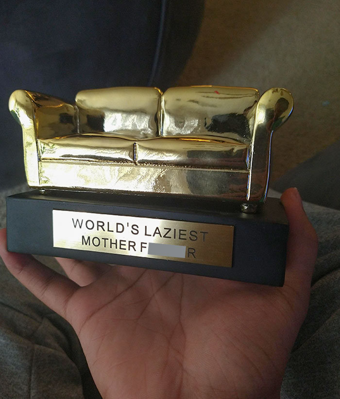 Estaba en el sofá cuando mi hermano me dio esto