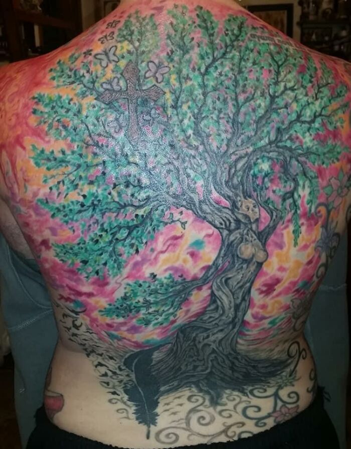 ¿Les gustan los juegos de imágenes escondidas? La primera cosa oculta que vean será su próximo tatuaje terrible