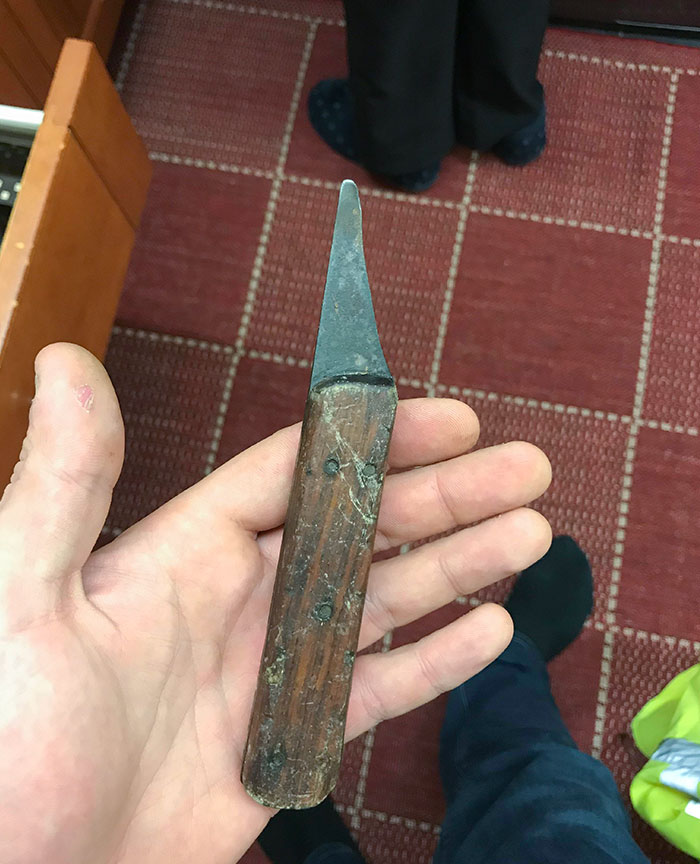 El cuchillo de pelar patatas de la bisabuela lo seguía usando mi abuela con más 80 años. Dice que su madre lo usaba cuando ella era una niña