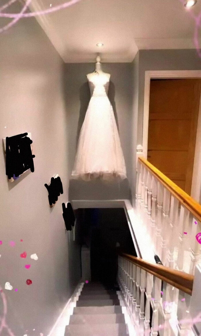 La novia decidió que esta era la mejor manera de mostrar su vestido después de la boda