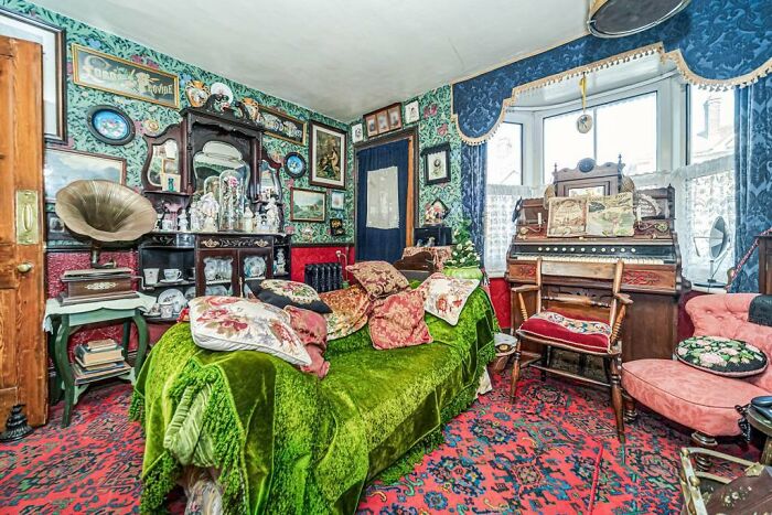 This Instagram Account Collects Terrible Real Estate Pics, And Here's 40 Of The Worst Ones (New Pics)