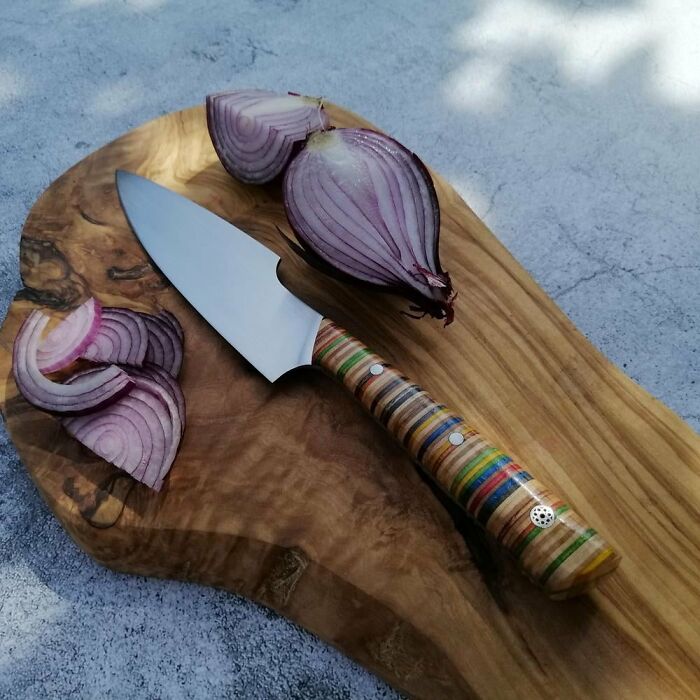 Hice este mango de cuchillo a partir de viejas tablas de skate