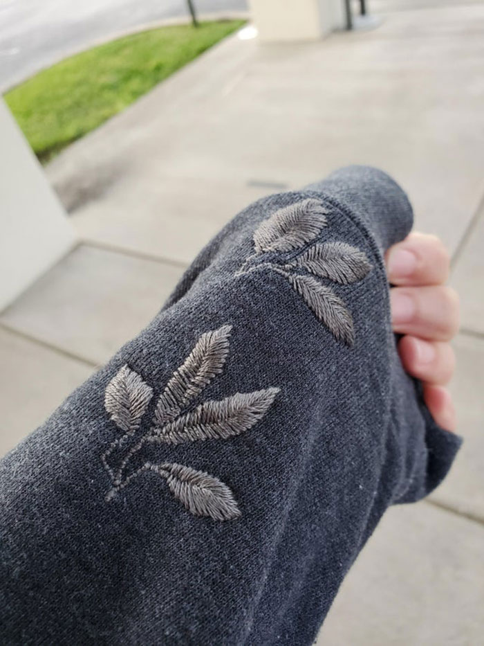 Acabé manchando mi sudadera nueva con lejía ¡y este es mi primer bordado!