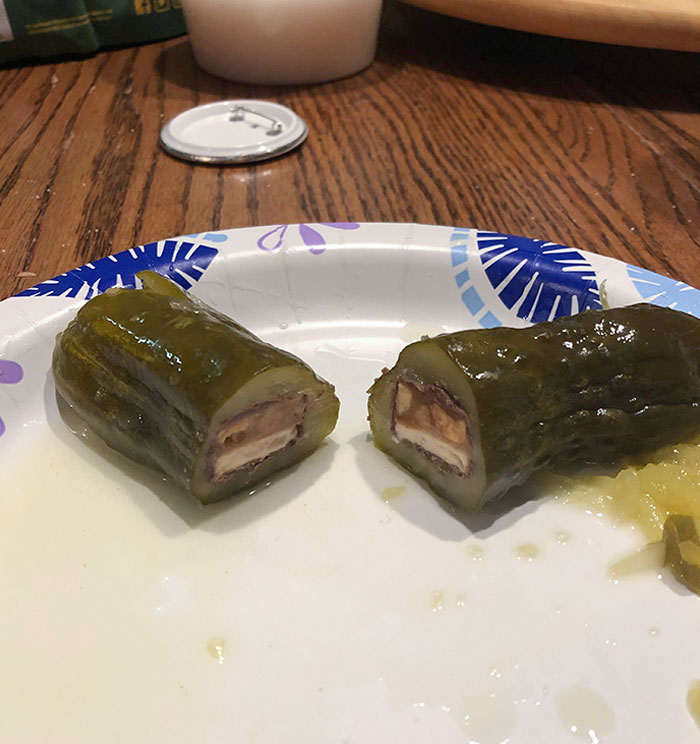 Pepinillos rellenos de snickers