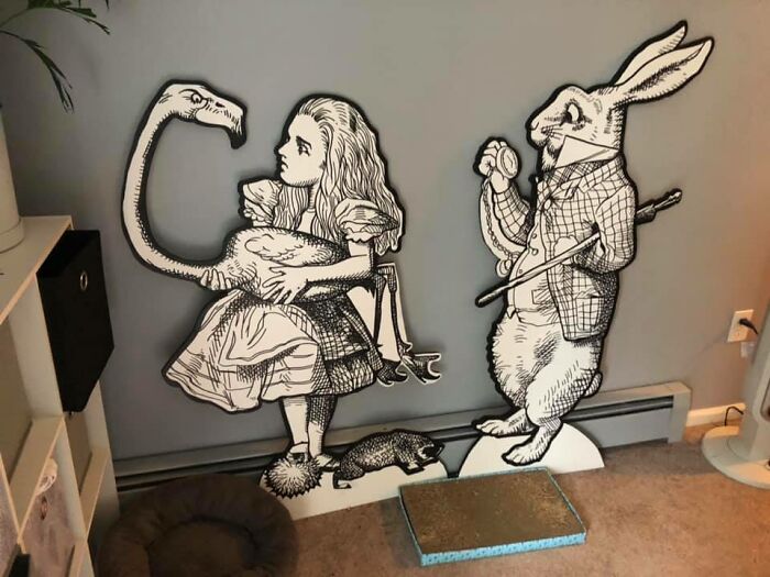 Mi papá adquirió esto para mí en el museo en el que trabaja. Tengo que colgarlos, pero esto es una decoración de dormitorio totalmente normal, ¿no?