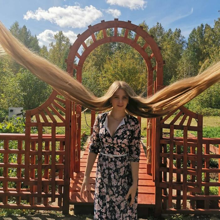 Rapunzel en la vida real: Esta mujer muestra lo que ocurre cuando no te cortas el pelo en 23 años