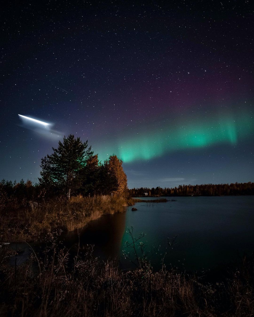Así es como se ven las islas del Ártico en las cuatro estaciones del año, según la entrevista con el artista "cazador de auroras"