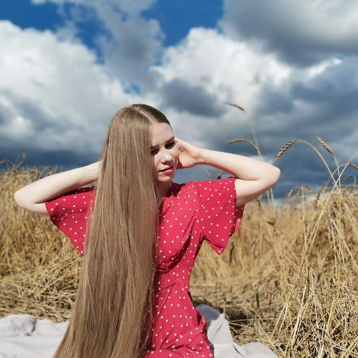 Rapunzel en la vida real: Esta mujer muestra lo que ocurre cuando no te cortas el pelo en 23 años
