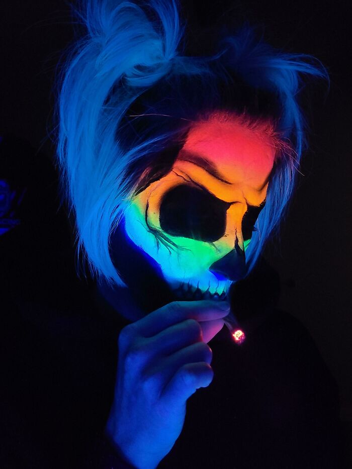 Me dijeron que el maquillaje de Halloween de mi mujer debía estar aquí