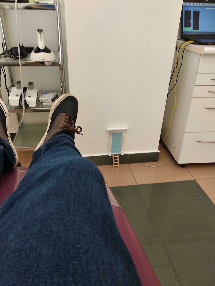 En los países de habla hispana, el hada de los dientes es el Ratoncito Perez. Esta es la oficina de mi dentista